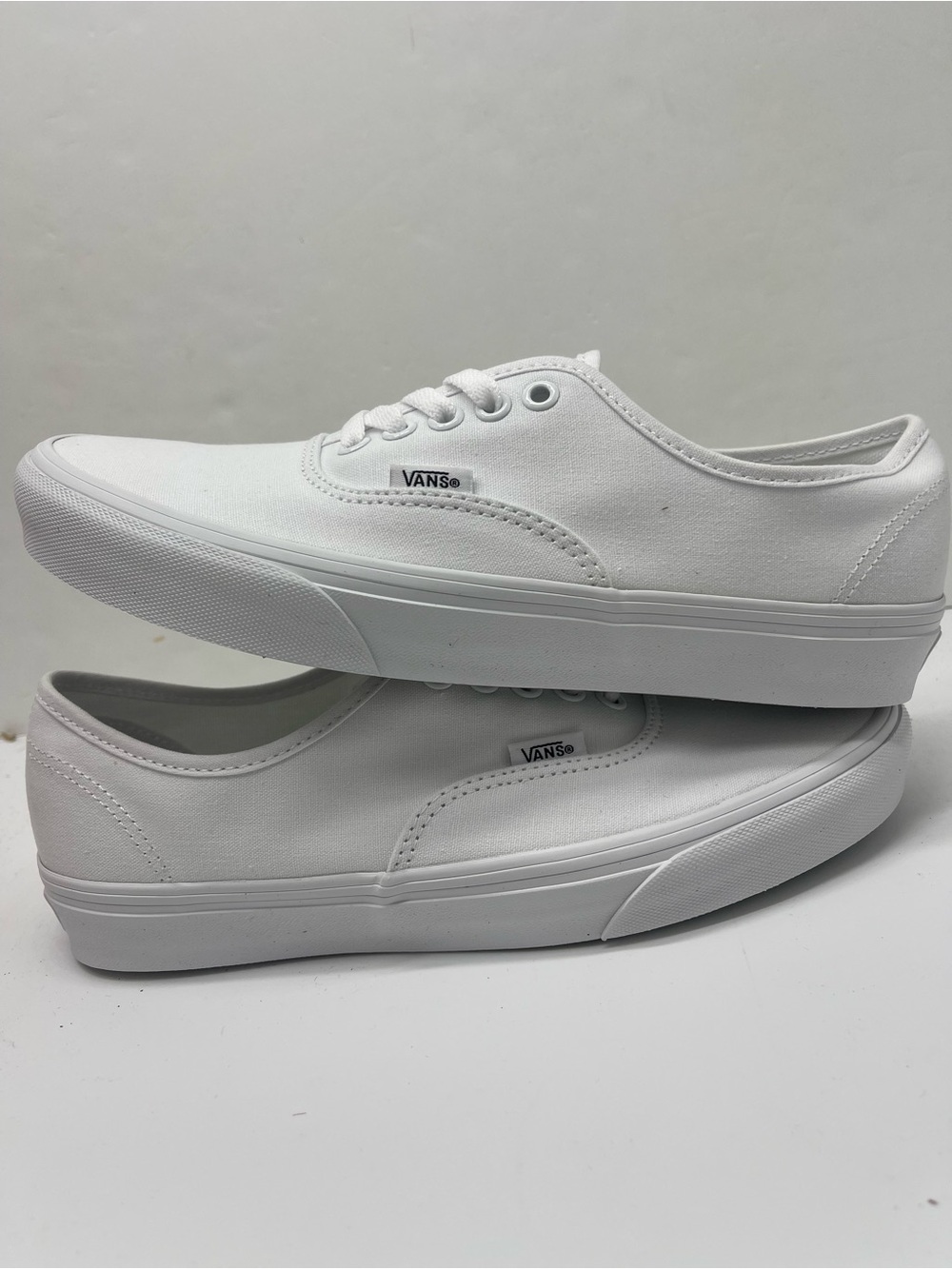Vans WMNS Authentic True White
VN000EE3W00 Sneakers
Low-Top Canvas - Picture 13 of 16